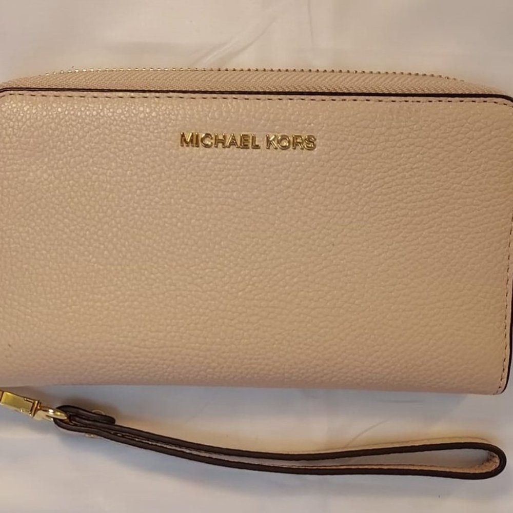 Michael Kors Mercer Large Multifunction Phone Wallet